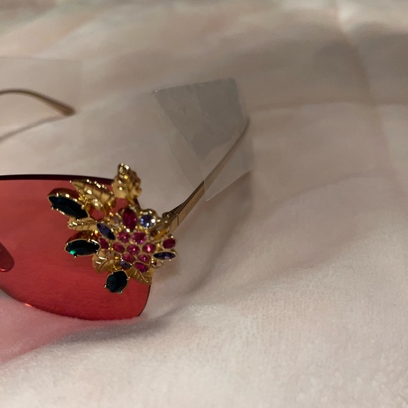 Authentic New Dolce and Gabbana Sunglasses - Picture 4 of 9